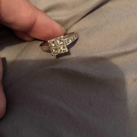 Engagement ring size 9 1 1/2 carat diamond - Picture 3 of 3